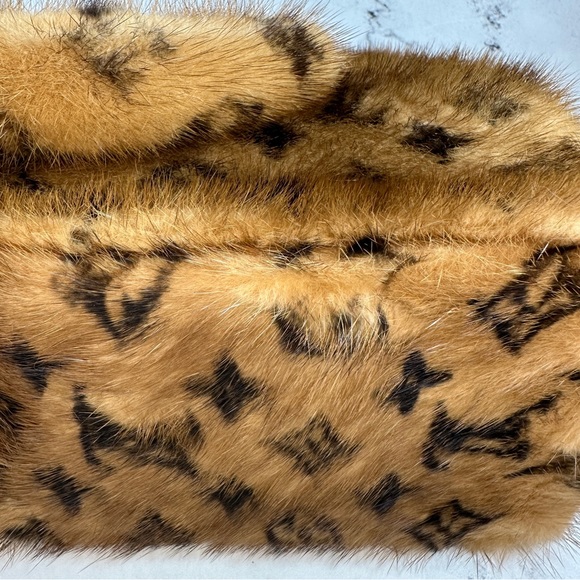 ❌❌ Louis Vuitton Mink Bag Monogram Les Extraordinnaires Le Fableux Fur tote - Picture 15 of 16